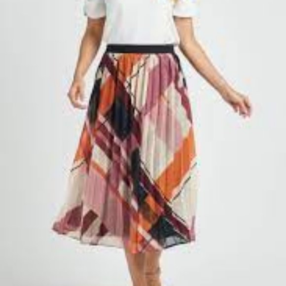 PATTERENED DR2 PLEATED SKIRT - Picture 2 of 5